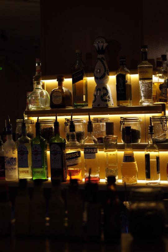 Détail du bar lounge La Belle Époque à Cannes